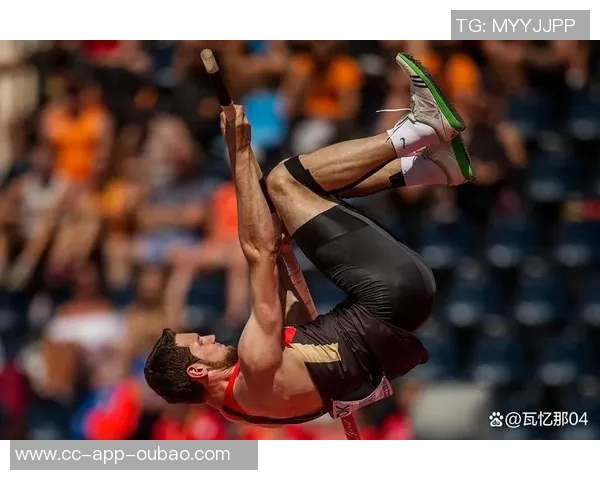 贝林厄姆父母看球无交流引猜测父亲疑似有外遇导致婚姻危机